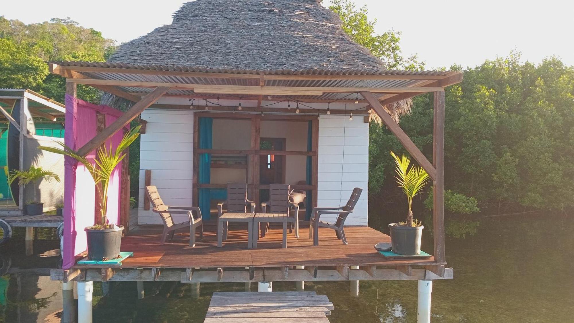 El Clandestino Villa Bocas Town Bagian luar foto